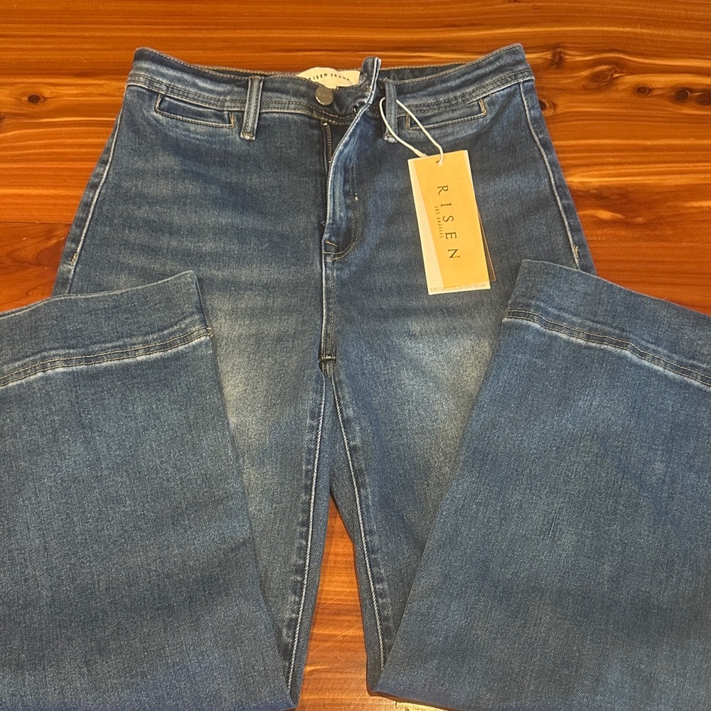 Risen Cropped Blue Jeans